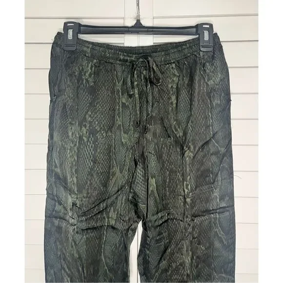 Olivaceous Snake Print Dress Style Joggers Size Medium NWT - Picture 3 of 5